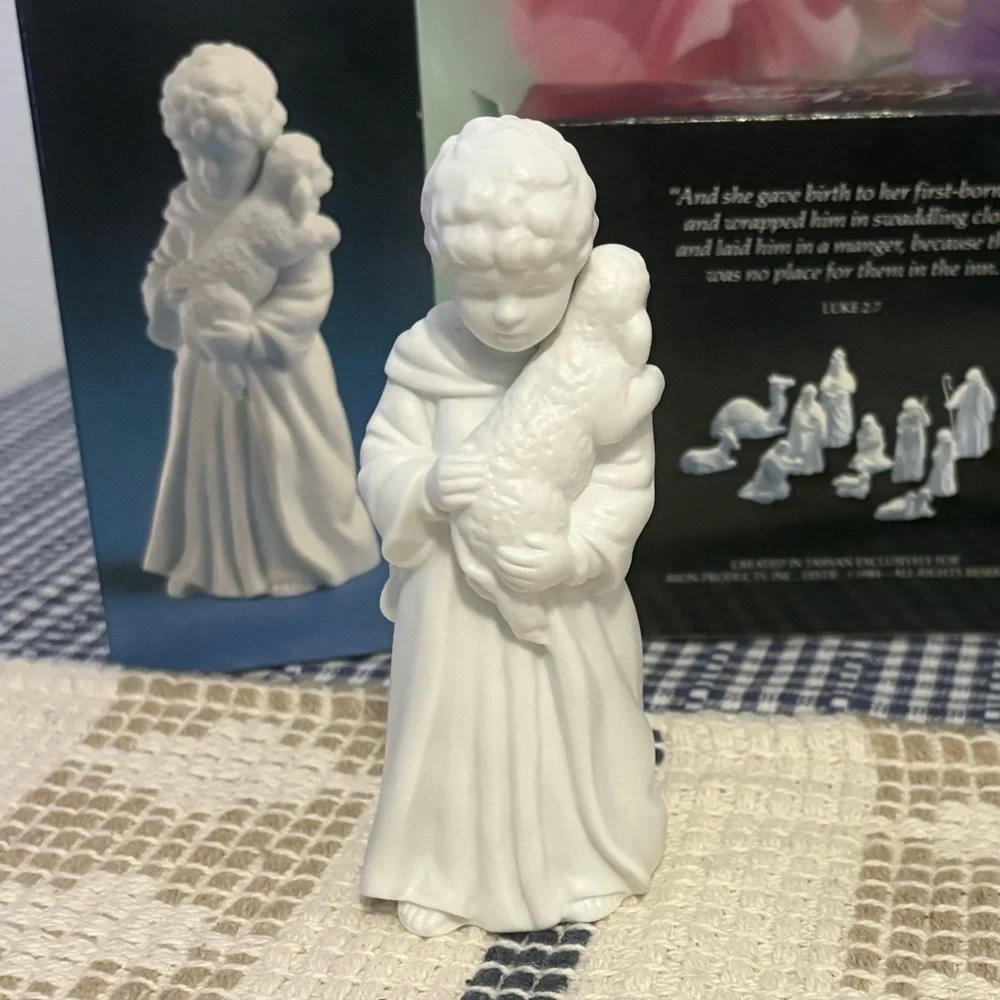 ❤️ Avon nativity collectibles shepherd and shepherd boy with lamb from 1983